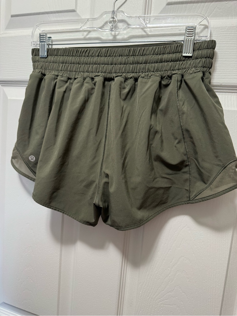 Lululemon Hotty Hot High-Rise Lined Short 2.5" in Sage Size 8 - Picture 10 of 13